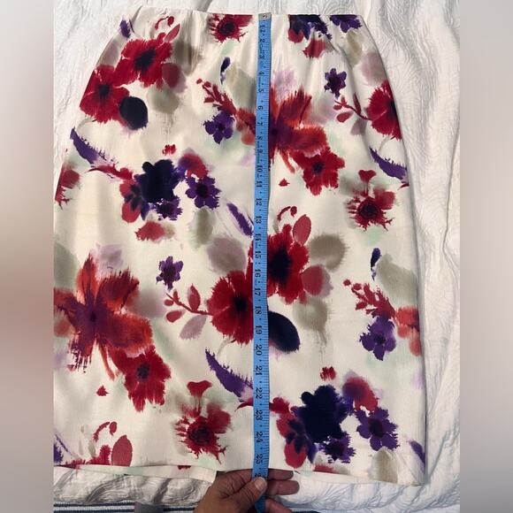 Elie Tahari white/purple/red flowered knee-length skirt size 10 - Picture 7 of 8